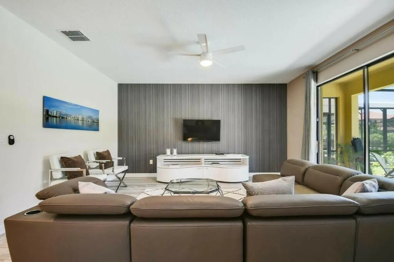 Amazing 6 Bedrooms5 Bathrooms W Pool At Solterra Davenport Holiday home